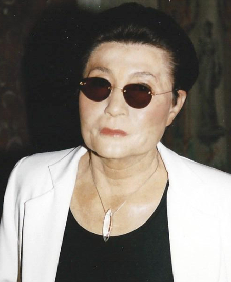 Yoko Ono. Die Biografie.  Jetzt online kaufen bei Frölich&Kaufmann